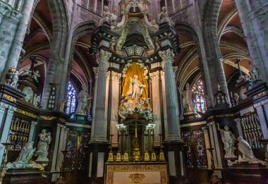 Gent, Belçika-31 Temmuz 2014: Gent, Belçika 'daki Saint Bavon katedralinin iç mimari, resimleri ve detayları, 31 Temmuz 2014