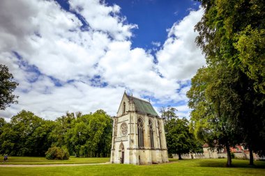 CHAALIS, FRANCE, 24 Temmuz 2016: Chaalis Manastırı harabeleri, 24 Temmuz 2016, Fransa