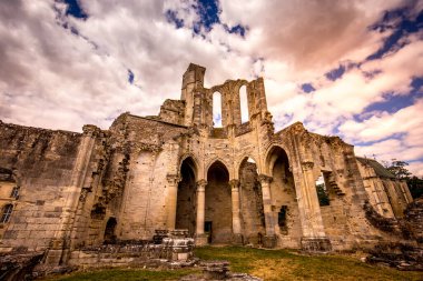 CHAALIS, FRANCE, 24 Temmuz 2016: Chaalis Manastırı harabeleri, 24 Temmuz 2016, Fransa