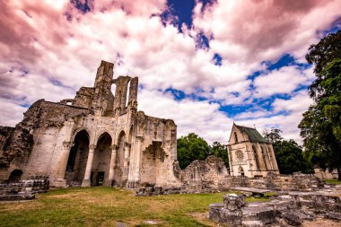 CHAALIS, FRANCE, 24 Temmuz 2016: Chaalis Manastırı harabeleri, 24 Temmuz 2016, Fransa