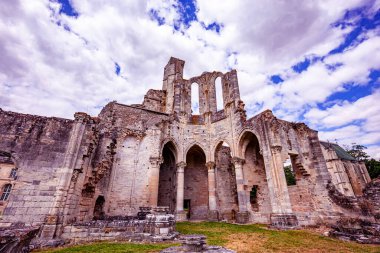 CHAALIS, FRANCE, 24 Temmuz 2016: Chaalis Manastırı harabeleri, 24 Temmuz 2016, Fransa