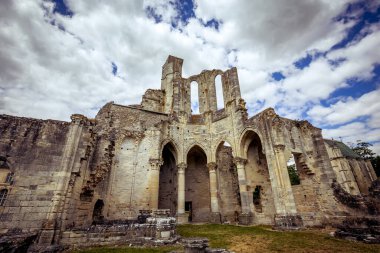 CHAALIS, FRANCE, 24 Temmuz 2016: Chaalis Manastırı harabeleri, 24 Temmuz 2016, Fransa