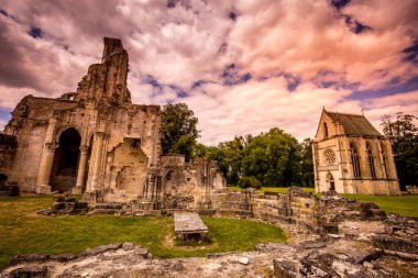 CHAALIS, FRANCE, 24 Temmuz 2016: Chaalis Manastırı harabeleri, 24 Temmuz 2016, Fransa