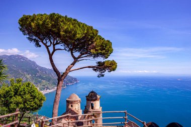 Ravello 'daki sahil şeridi, Salerno körfezi üzerinde, Amalfi sahili, İtalya