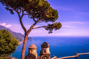 Ravello 'daki sahil şeridi, Salerno körfezi üzerinde, Amalfi sahili, İtalya