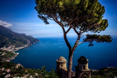Ravello 'daki sahil şeridi, Salerno körfezi üzerinde, Amalfi sahili, İtalya