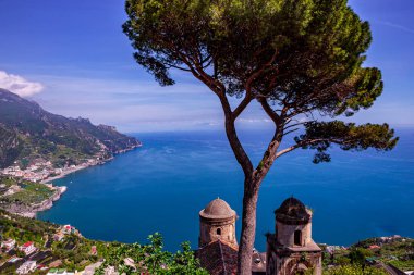 Ravello 'daki sahil şeridi, Salerno körfezi üzerinde, Amalfi sahili, İtalya