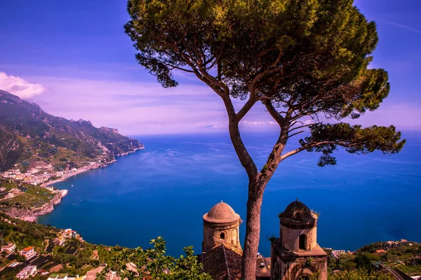 Ravello 'daki sahil şeridi, Salerno körfezi üzerinde, Amalfi sahili, İtalya