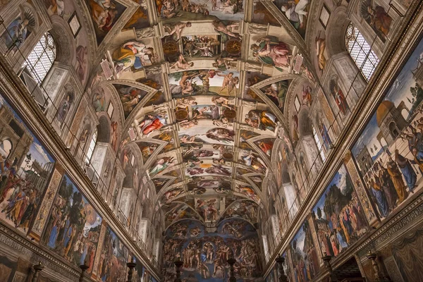 VATİKAN ŞEHRİ, VATİKAN, 15 Haziran 2015: Vatikan, Vatikan 'da 15 Haziran 2015' te Sistine Şapeli 'nin iç ve mimari detayları