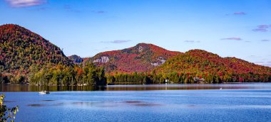 Laurentides 'teki Lac-Superieur manzarası, Mont-tremblant, Quebec, Kanada