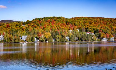 Laurentides 'teki Lac-Superieur manzarası, Mont-tremblant, Quebec, Kanada
