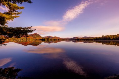 Laurentides 'teki Lac-Superieur manzarası, Mont-tremblant, Quebec, Kanada
