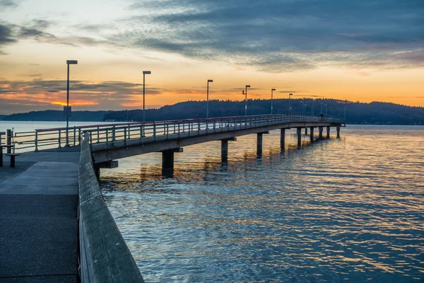 Pier en zonsondergang — Stockfoto