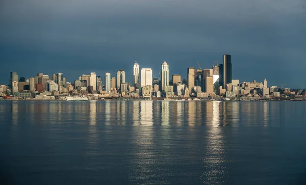 Seattle Skyline Reflexionen 2 — Stockfoto