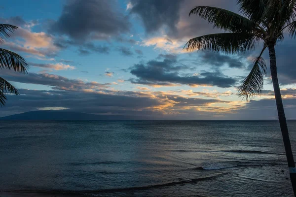 Maui sonnenuntergang über lanai — Stockfoto