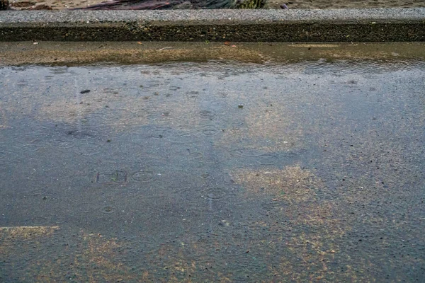 Batı çimento üzerinde yağmur — Stok fotoğraf