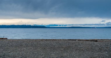 Okyanus ve dağ manzarası 2