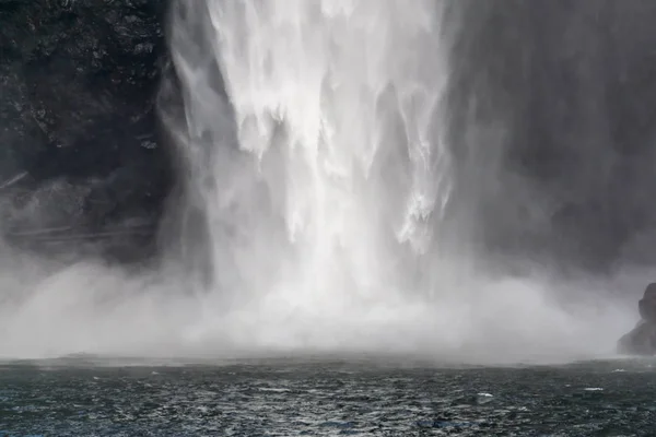 Внизу водоспаду Снокалмі 3 — стокове фото