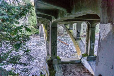 Nehrin Üzerindeki Otoyol Köprüsü