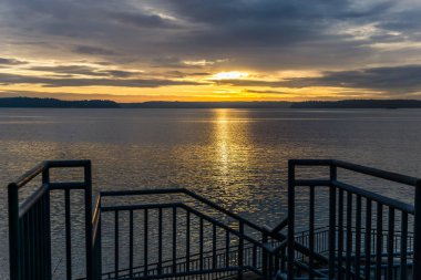 Bulutlu Gün Batımı