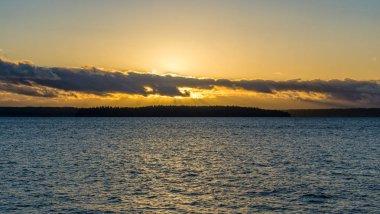 Güneş Bulutları ve Deniz