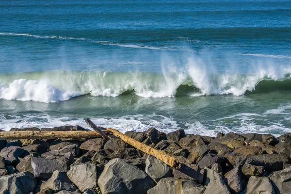 Ondas Rolam Para Quebra Mar Rock Westport Washington — Fotografia de Stock