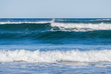 Long Beach, Washington 'da sis dalgası yükseliyor.