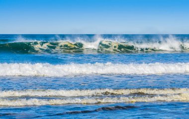 Long Beach, Washington 'da sis dalgası yükseliyor.