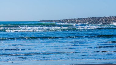 Westport, Washington 'daki kaya iskelesinin manzarası..