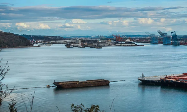 Clouds Cover Mount Rainier Port Tacoma Foreground — Stock Photo, Image