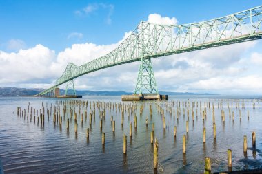 Astoria, Oregon 'daki Astoria-Megler Köprüsü manzarası.