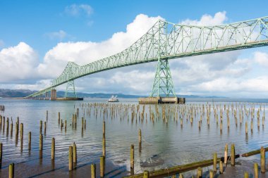 Astoria, Oregon 'daki Astoria-Megler Köprüsü manzarası.