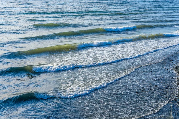 Dalgalar Des Moines Washington Kıyıya Doğru Ilerliyor — Stok fotoğraf