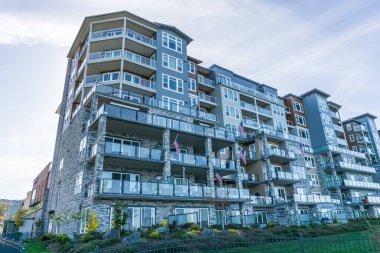 Ruston 'da Tacoma, Washington yakınlarındaki binaların manzarası.