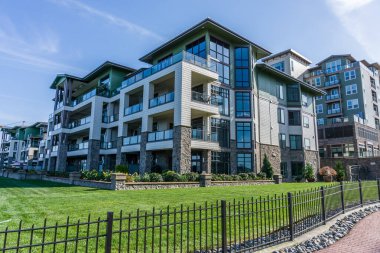 Ruston 'da Tacoma, Washington yakınlarındaki binaların manzarası.