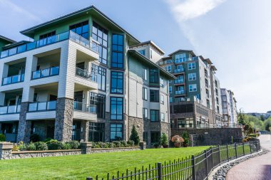 Ruston 'da Tacoma, Washington yakınlarındaki binaların manzarası.