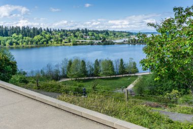 Bir bahar günü Olympia Limanı manzarası..