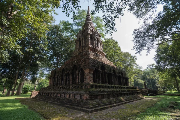 Antik pagoda adlı Wat pha sak Tapınağı, Chiang saen, Tayland
