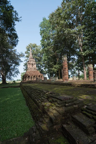 Antica pagoda al tempio di Wat pha sak, Chiang saen, Thailandia — Foto Stock