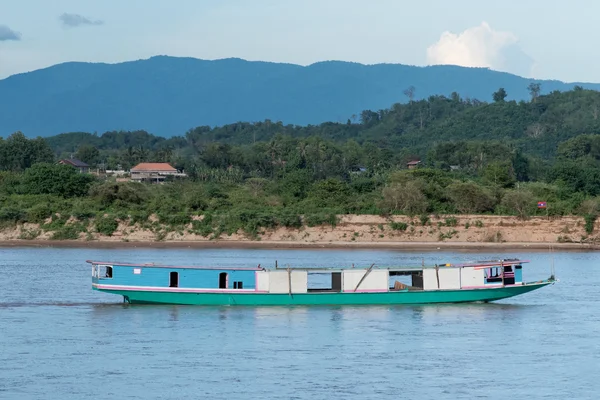 Laos barco de transporte en el río Khong en triángulo de oro, Thail — Foto de Stock