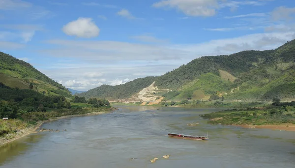 Laos tekne Khong nehir seyahat. — Stok fotoğraf