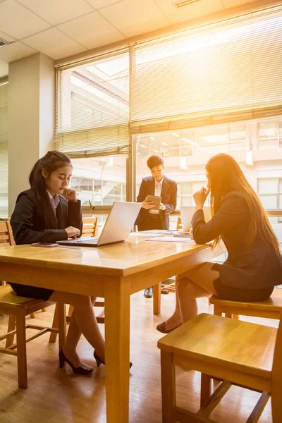 Professional administrative short black hair asian business woma — Stock Photo, Image