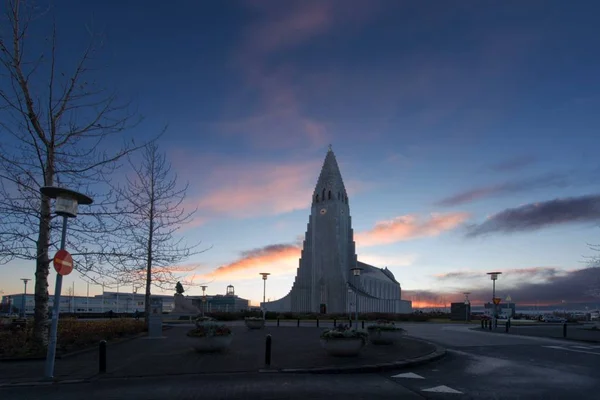 Tidig Morgon Utsikt Över Berömda Hallgrímskirkja Reykjavik Island — Stockfoto