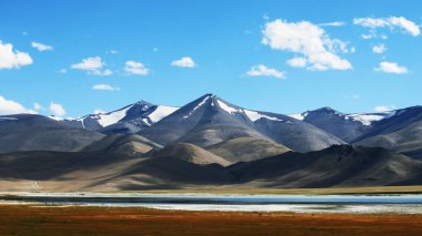 Pangong Gölü (İngilizce: Pangong Tso, Tibetçe: 