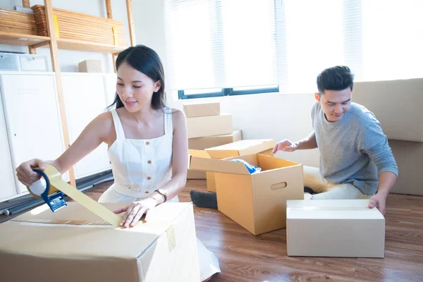Startup small business owner at workplace. freelance asian man and asian woman seller check product order, packing goods for delivery to customer. Online selling, e-commerce, shipping concept. — Stok fotoğraf