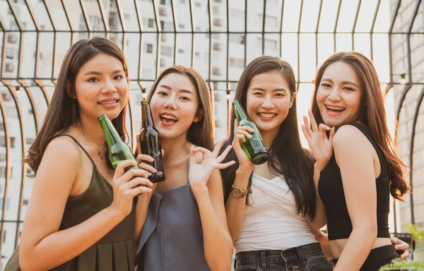 Grupo Jóvenes Asiáticas Amigas Tienen Momento Felicidad Para Celebrar Fiesta — Foto de Stock