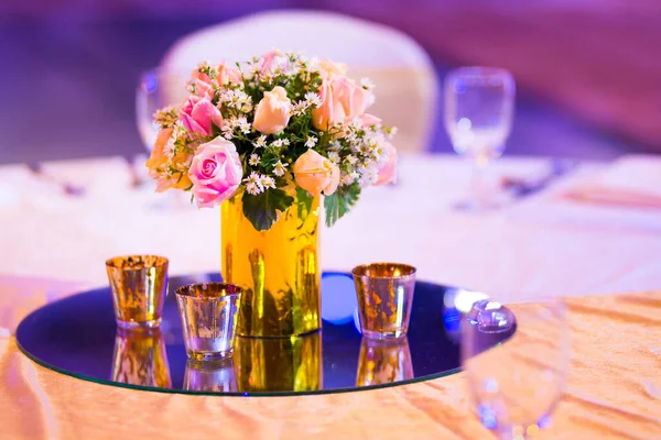 Ros Florist Glas Vas Dekoration Middagsbordet Med Silver Och Ljus — Stockfoto