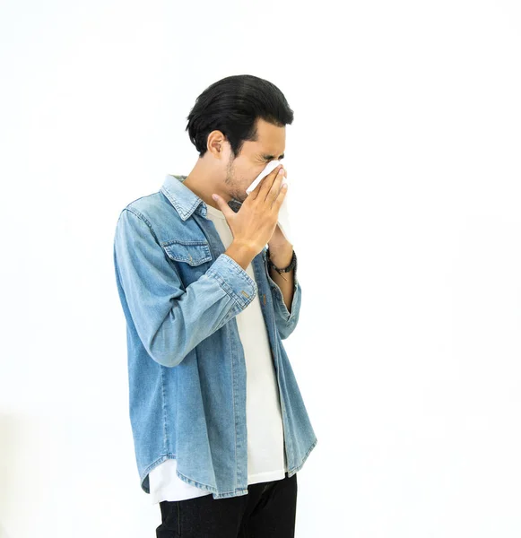 Jonge Aziatische Knappe Man Casual Jeans Jurk Met Griep Seizoen — Stockfoto