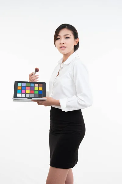 Make Artist Asian Girl Shows Products Cosmetics Which Made Makeup — Stock Photo, Image