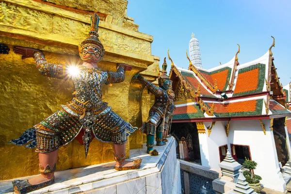 Pagode Dorée Avec Yaksha Gardien Démon Wat Phra Kaew Temple — Photo